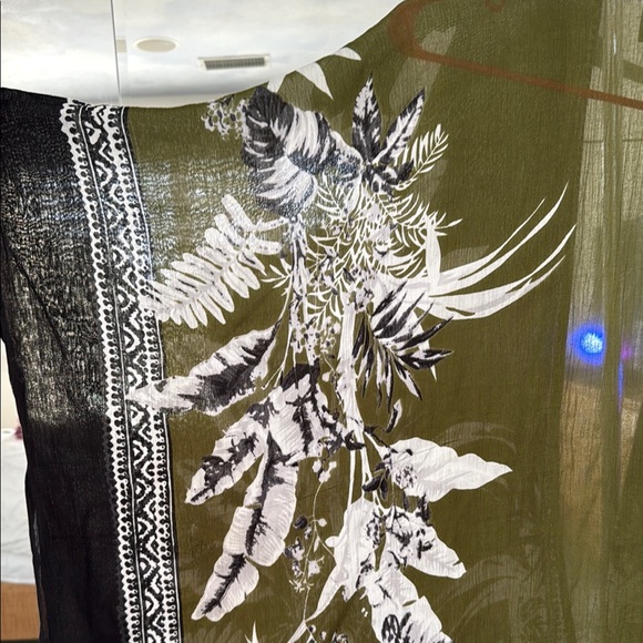 Vince Camuto Green and Black Curtains with Bold Accents - Picture 6 of 8